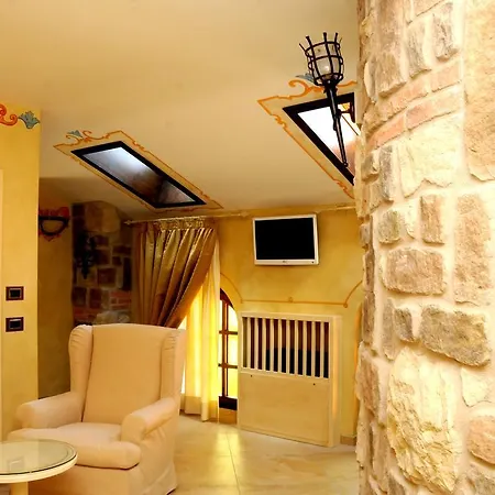 Albergo Ristorante Al Castello Di Monte Valenza