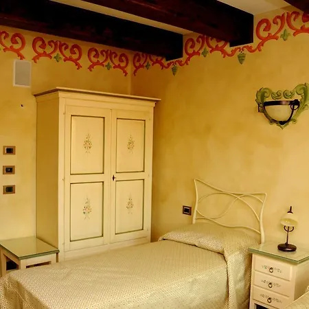 Ristorante Al Castello Di Monte מלון 3*